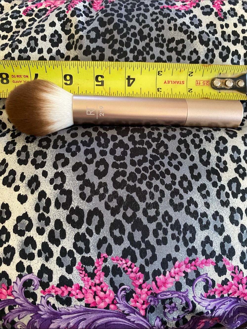 RT Ultimate Powder Brush Plush Bristles Sweep Powder New Not Returnable NWOT